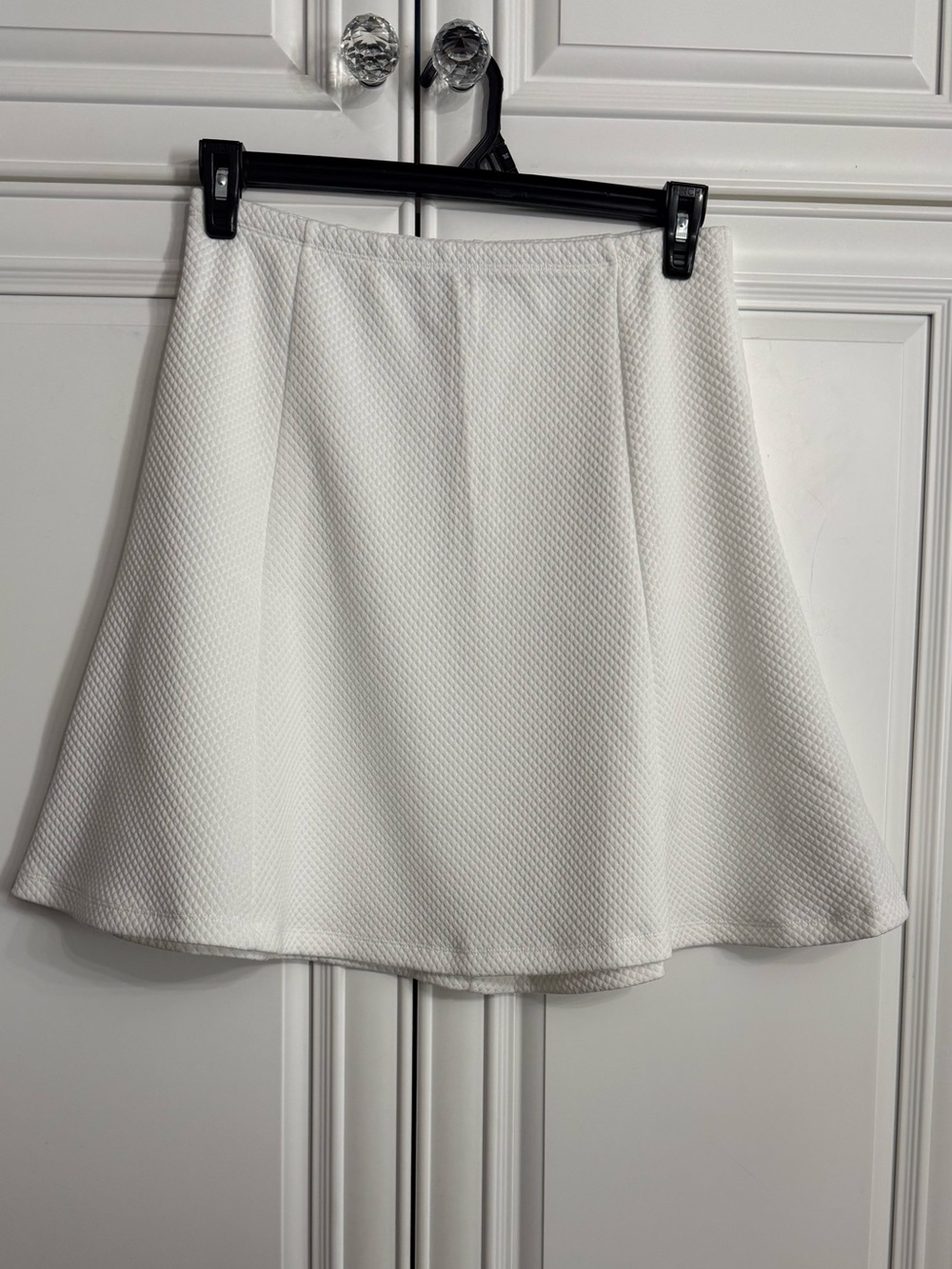 Essentials by Milano White Textured A-Line Skater Mini Skirt Size Large Pull-On